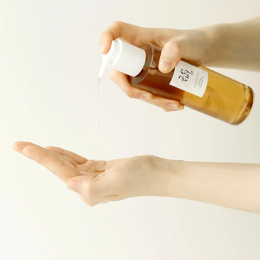 Anwendung des Beauty of Joseon Ginseng Cleansing Oils – sanfte Massage für Make-up-Entfernung und geschmeidige Haut.